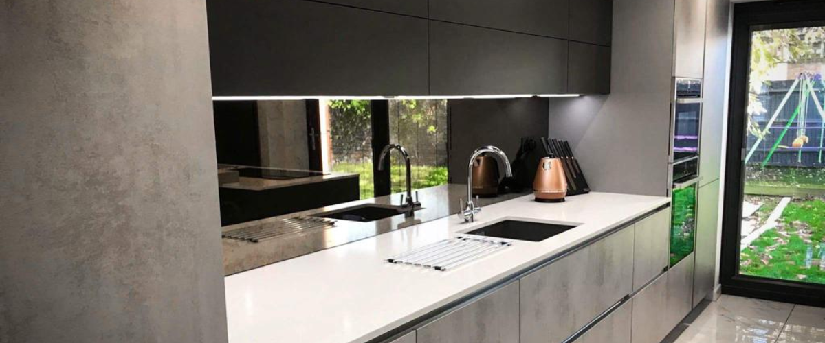 How to Maintain a Glass Splashback