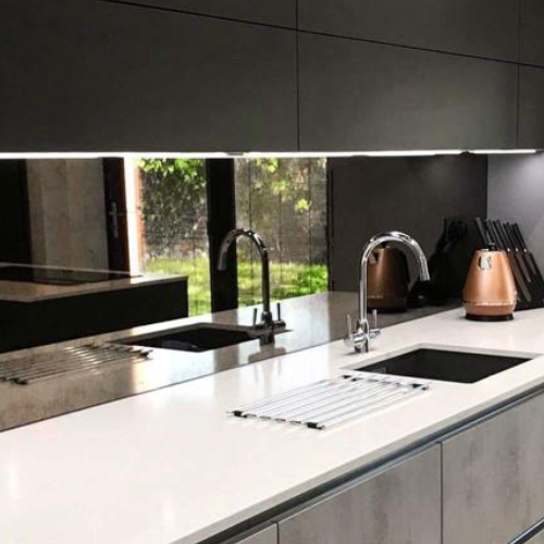 How to Maintain a Glass Splashback
